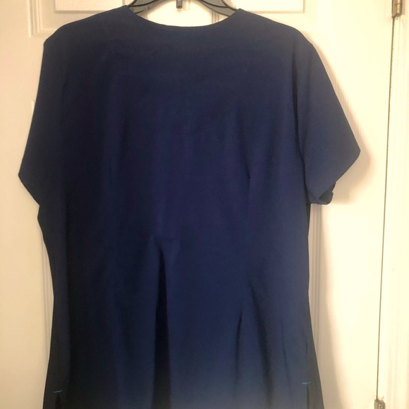 Women’s Scrub Top - Picture 2 of 2